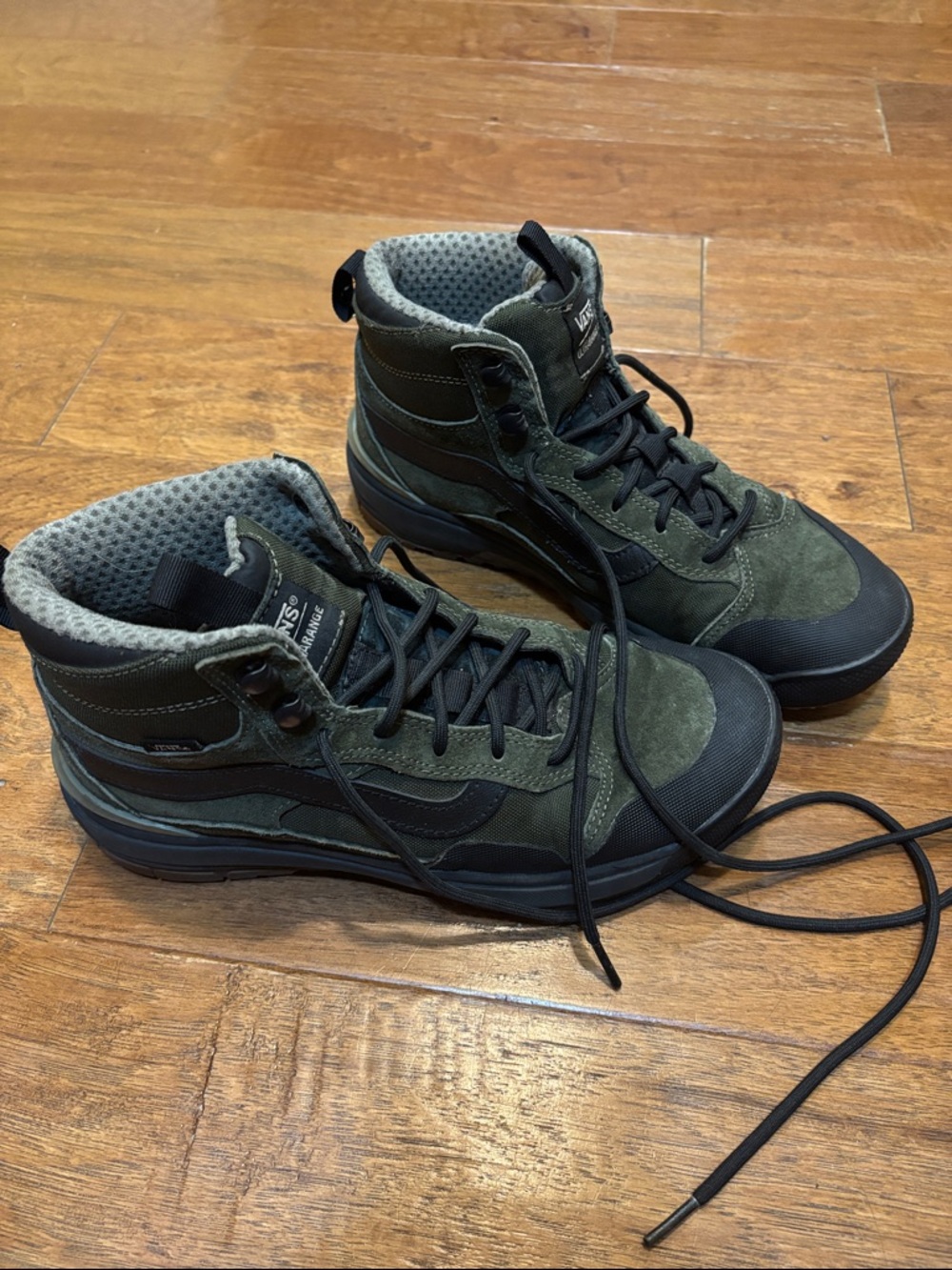 Vans UltraRange Exo Hi MTE “66 Supply/ Grape Leaf” Sneaker Boot Size 8.5 Women